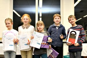 (v.l.) Lina Rolke, Annika Sauer, Svea Borghoff, Arne Redder, Leonard Pegels Ehrung der Meister